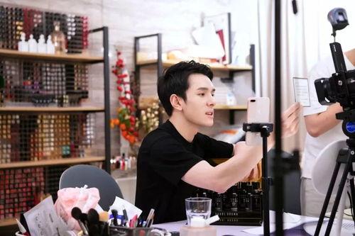 李佳琦最新爆料,揭秘网红背后的真实故事  第2张